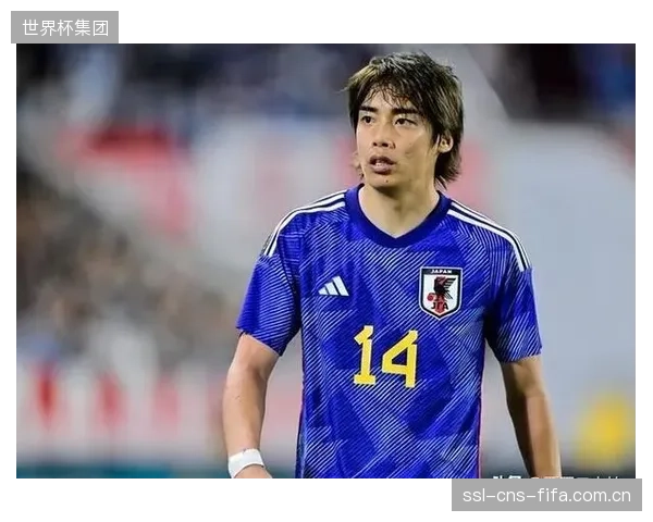伊东纯也在右路的传中威胁，将是日本队丰富进攻套路、撕扯对手防线宽度的利器。